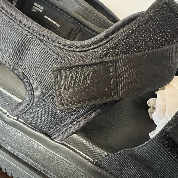 Nike Black Platform Sandals with Adjustable Straps - Picture 3 of 5